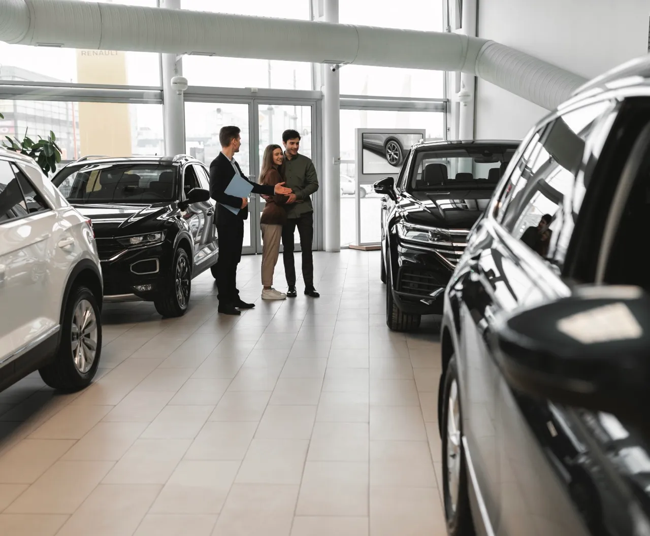 Accompagnement d'un conseiller auto pour choisir un véhicule